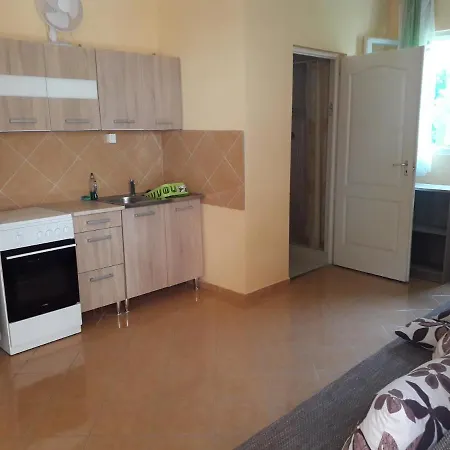 Napsugar Apartmanhaz *
