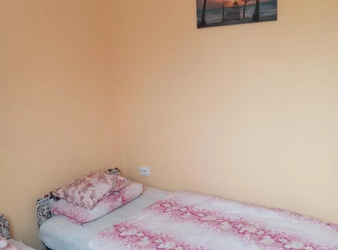 Napsugar Apartmanhaz * בלטונללה