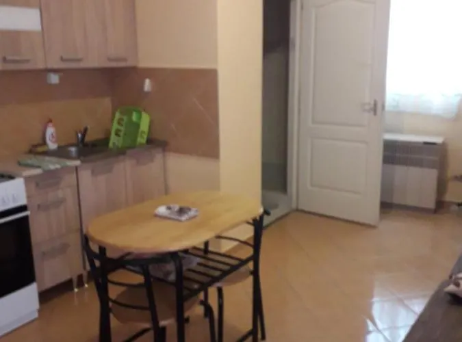 Privatunterkunft Napsugar Apartmanhaz