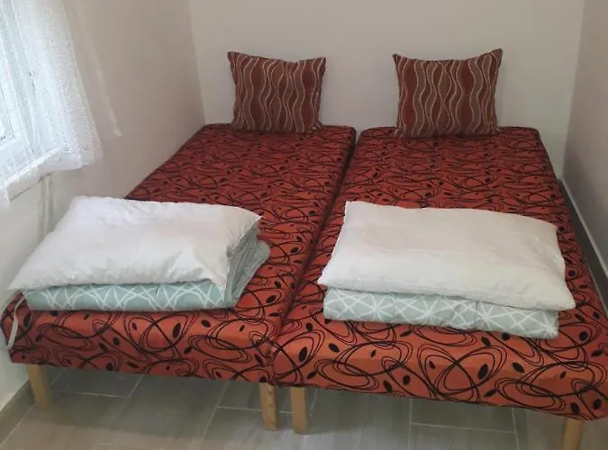 Privatunterkunft Napsugar Apartmanhaz