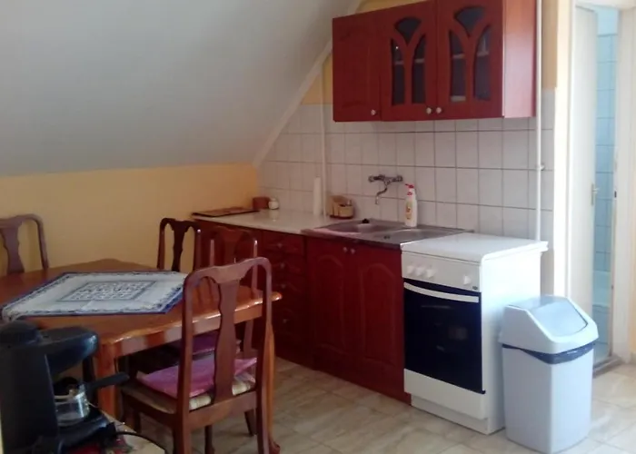 Privatunterkunft Napsugar Apartmanhaz *