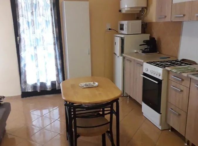 בית אירוח Napsugar Apartmanhaz בלטונללה