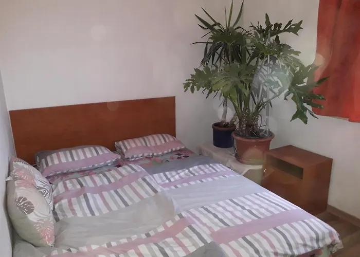 Napsugar Apartmanhaz בלטונללה