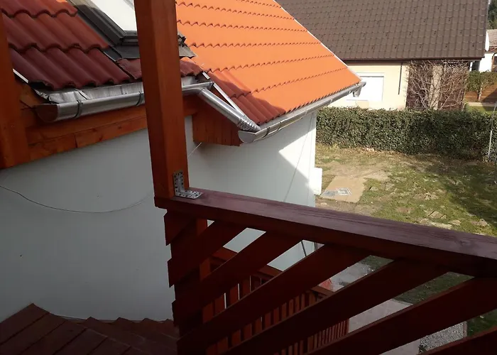 Napsugar Apartmanhaz בלטונללה