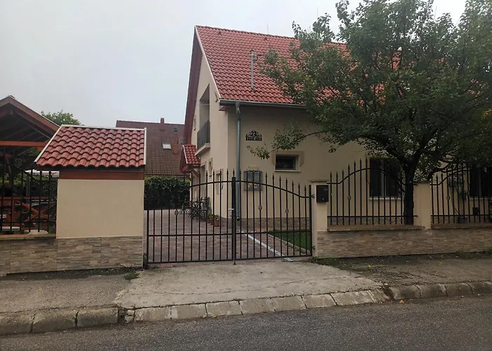 Napsugar Apartmanhaz Privatunterkunft