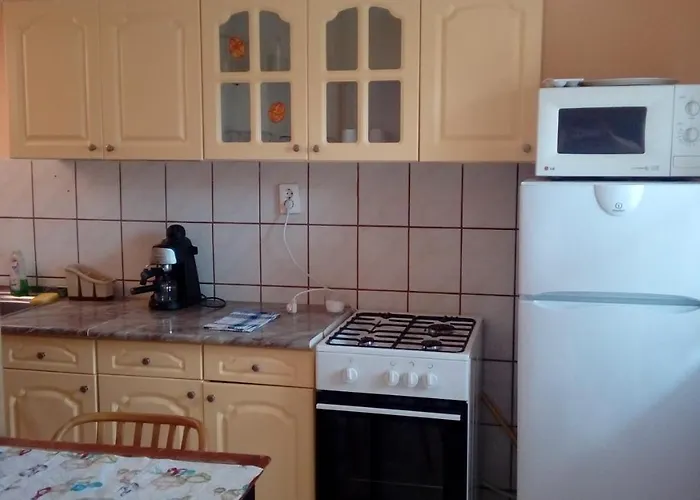 Napsugar Apartmanhaz בלטונללה