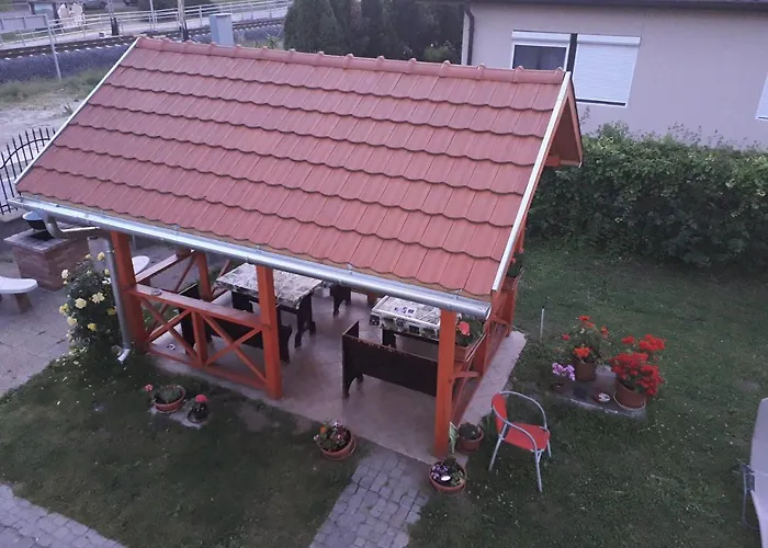 Napsugar Apartmanhaz Privatunterkunft